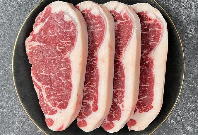 西冷牛排-牛外脊肉，外沿带白色肉筋